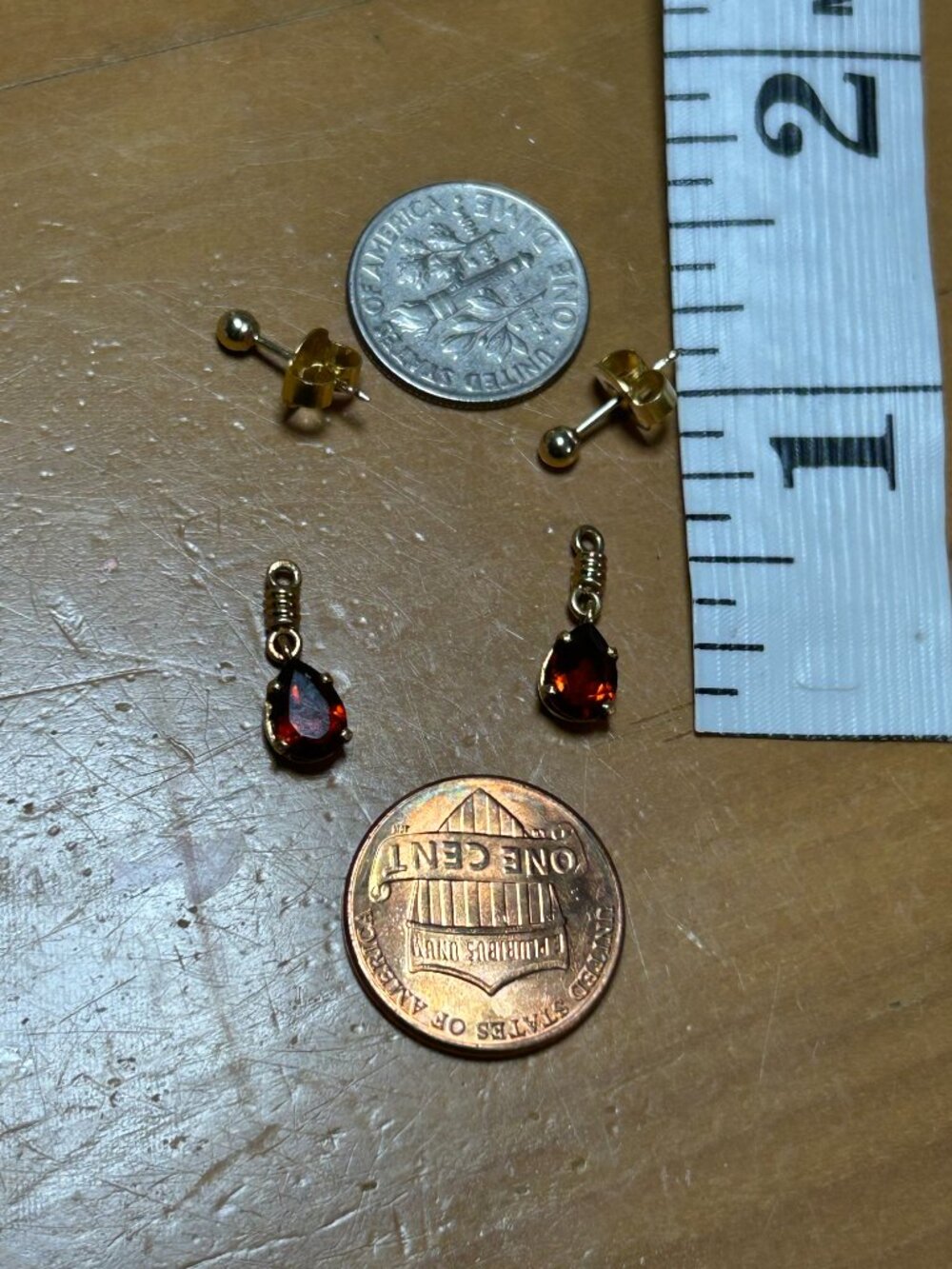 18k yellow gold 7x5mm Pear Shaped Brazilian Topaz paired with 10K studs earrings - Picture 4 of 6
